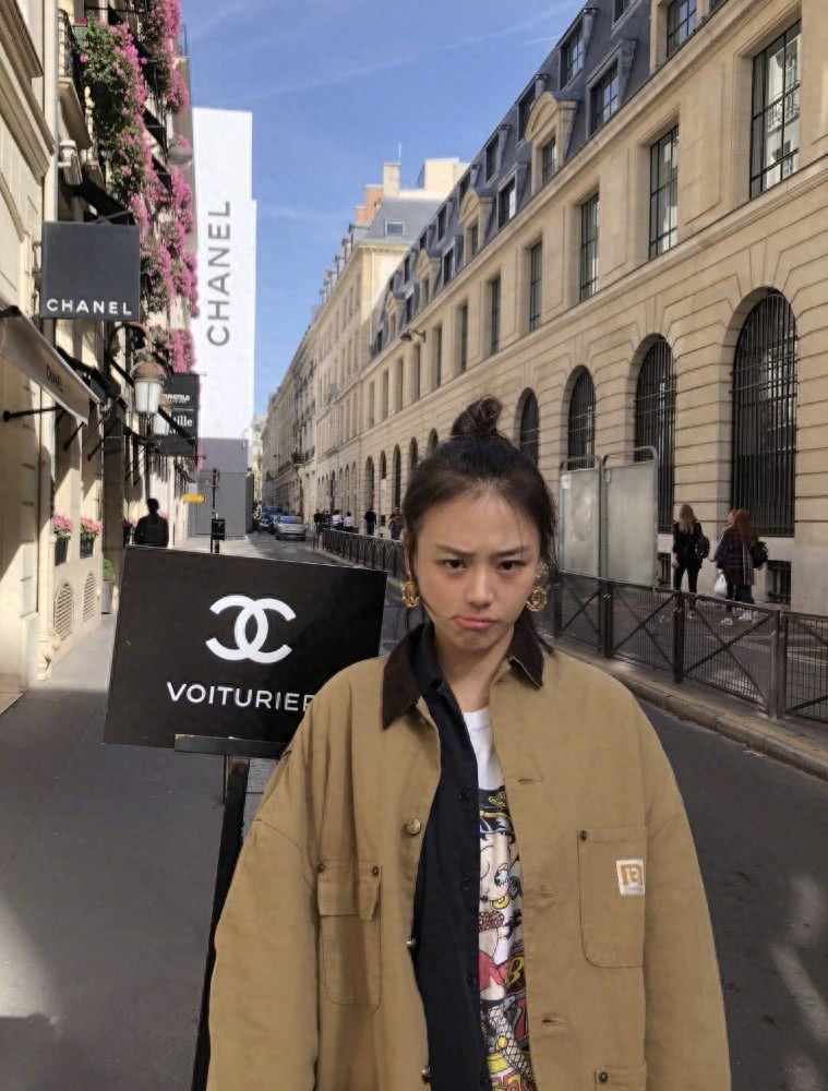 马思纯迎来32岁生日，晒母女二人合影，依旧甜美动人