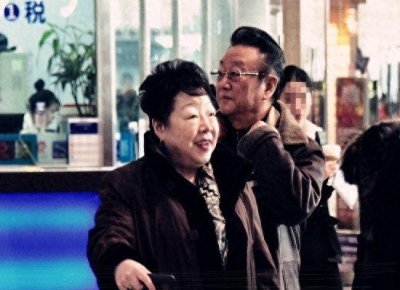 ​终于见到蒋大为妻子，这就是爱情的样子，女儿比父亲都优秀