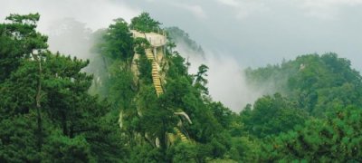 ​明堂山景区——三峰插霄汉 绝壁栈道惊