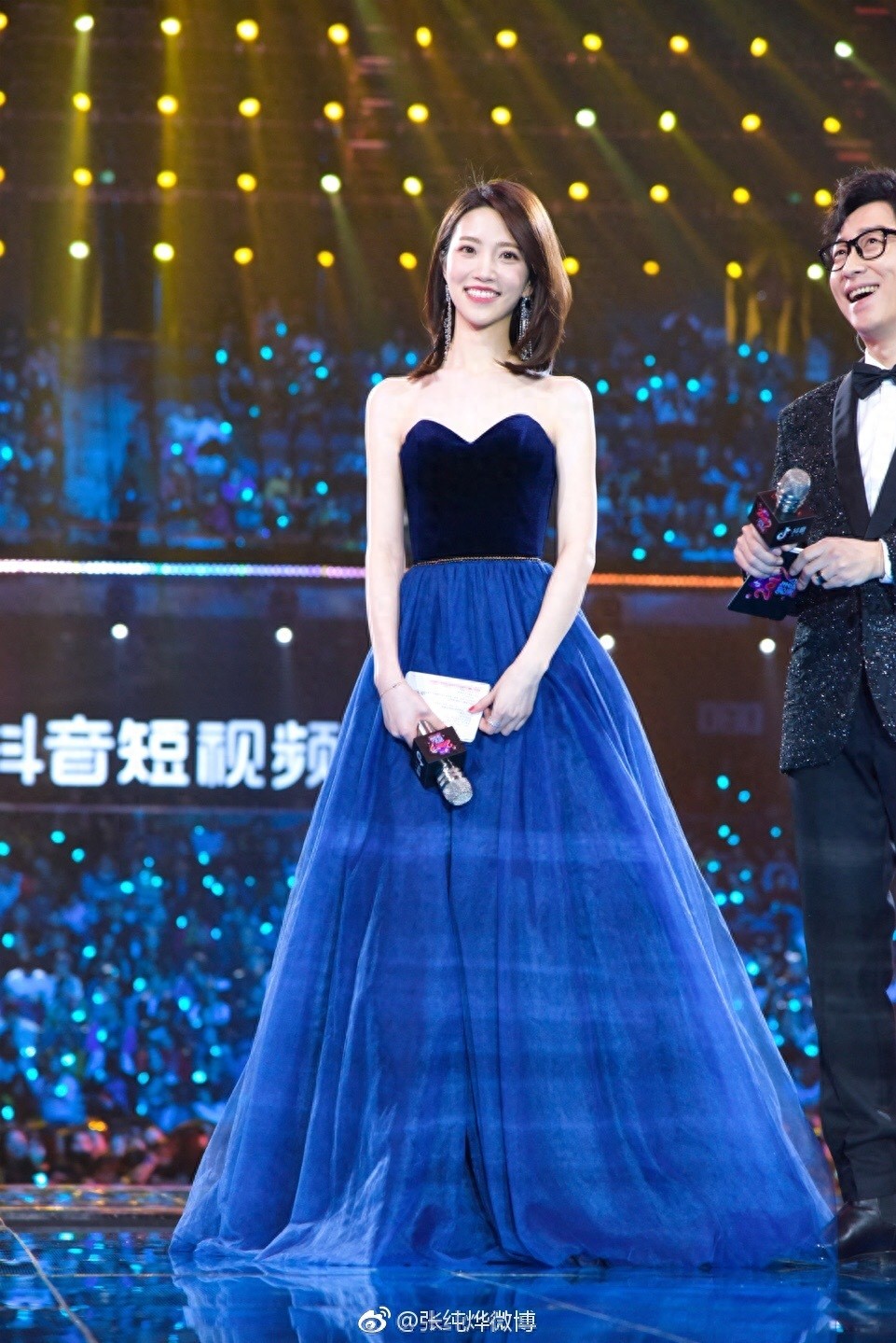 跨年最美主持人张纯烨,这腿太逆天