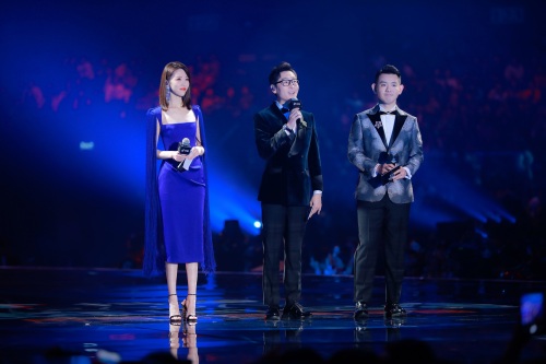 跨年最美主持人张纯烨,这腿太逆天