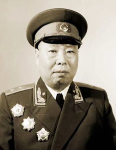 ​倪志亮：革命英雄的背后，见证一个时代的风云变幻。