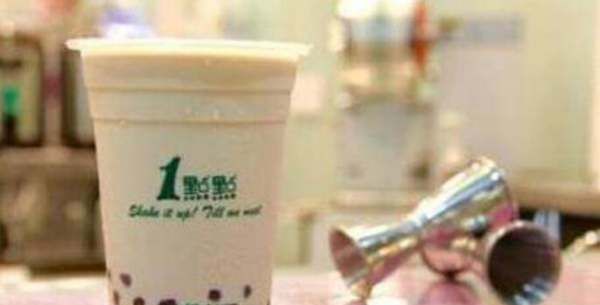 隔夜奶茶放冰箱可以喝,奶茶在冰箱里放一夜第二天能喝么图2