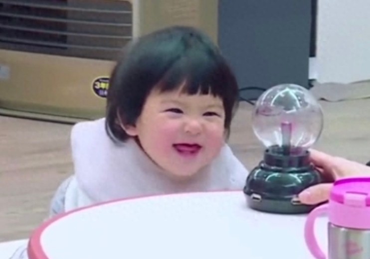 波妞最萌正脸照，捕捉一枚小萌物，最后一张笑得太治愈