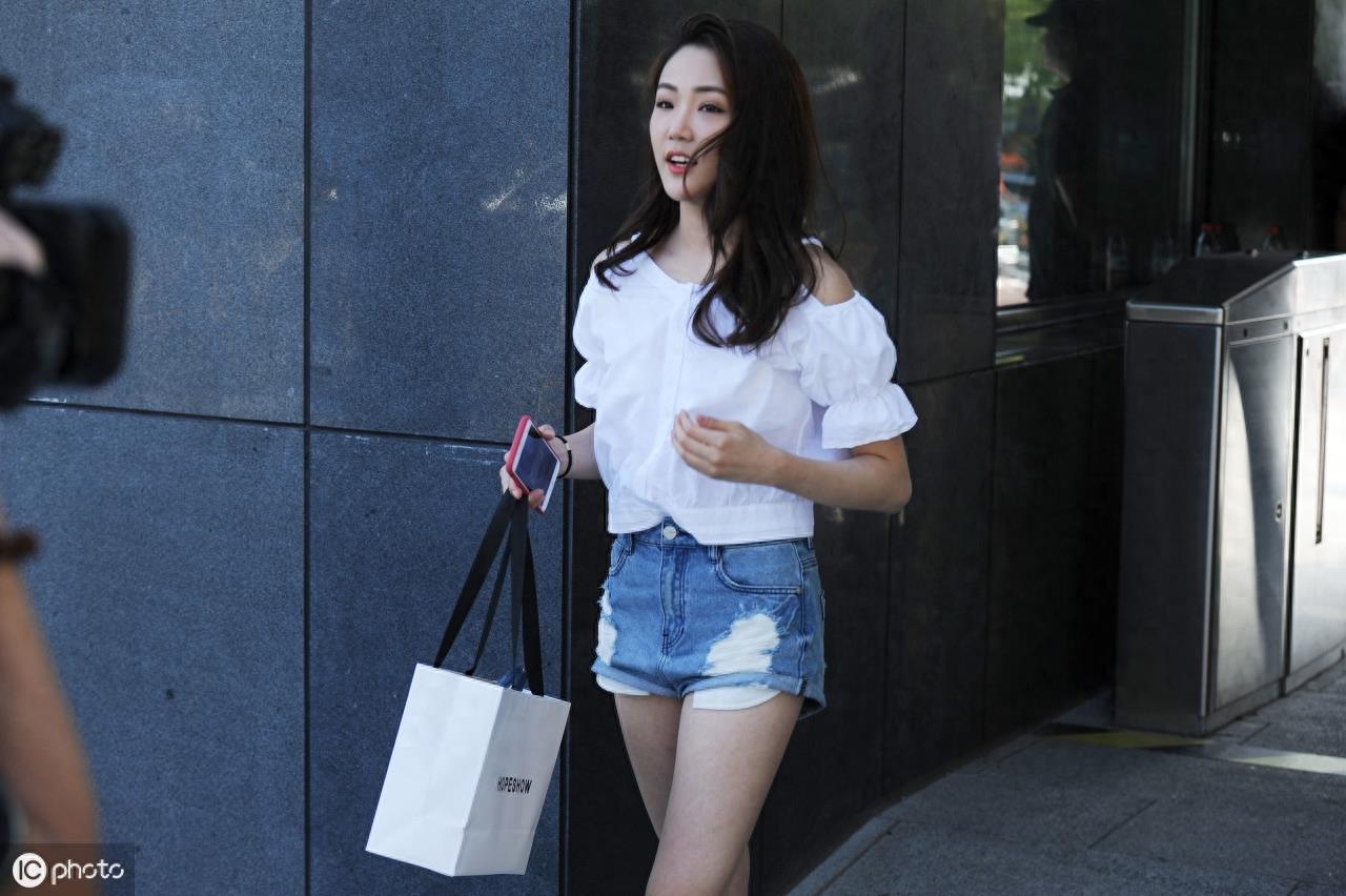 张凯丽的女儿：张可盈，甜美中透着一丝性感，温柔中带着一点霸气