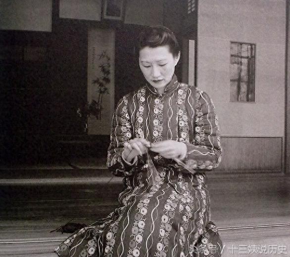 张学良在台湾被软禁期间拍摄的赵一荻照片：此时的她后悔了吗？