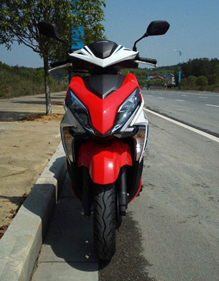 花1.1万够入新大洲本田裂行125,配置很不错,动力小钢炮