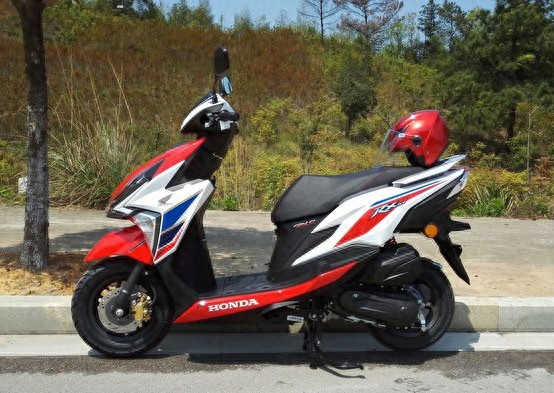 花1.1万够入新大洲本田裂行125,配置很不错,动力小钢炮