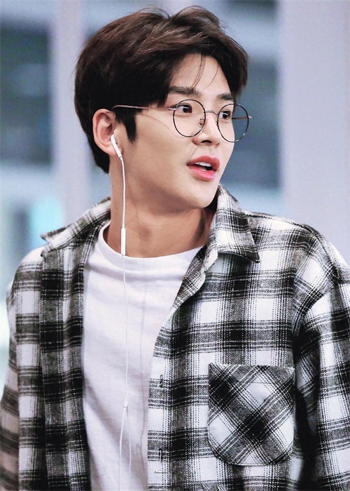 韩国新生代偶像金路云