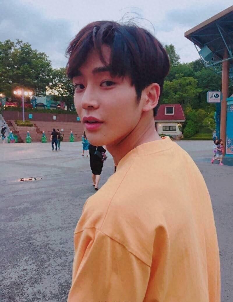 韩国新生代偶像金路云