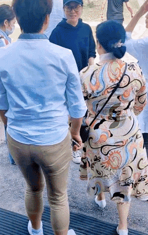 41岁闫妮近照曝光(闫妮49岁近照曝光)(4)