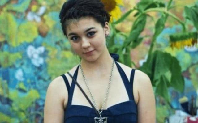 张铁林的28岁混血女儿有多美，高颜值不随爹，微胖界的女神！