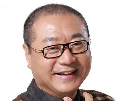 57岁范伟老婆曝光,为了妻儿跟赵本山散伙