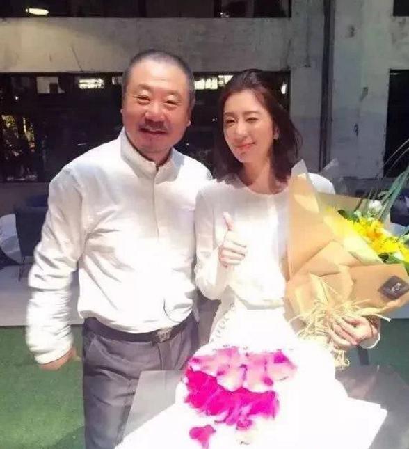 57岁范伟老婆曝光,为了妻儿跟赵本山散伙