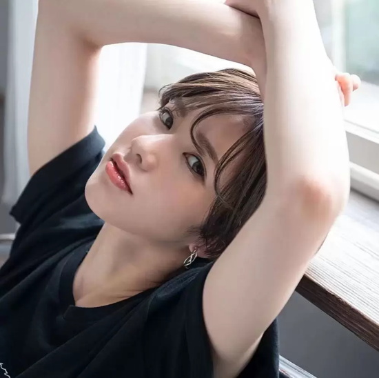 外表英俊,内心狂野!那个卖汉堡的女孩-泷泽莱拉