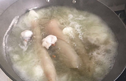 皮冻的熬制方法,猪皮冻怎么熬制好吃图7