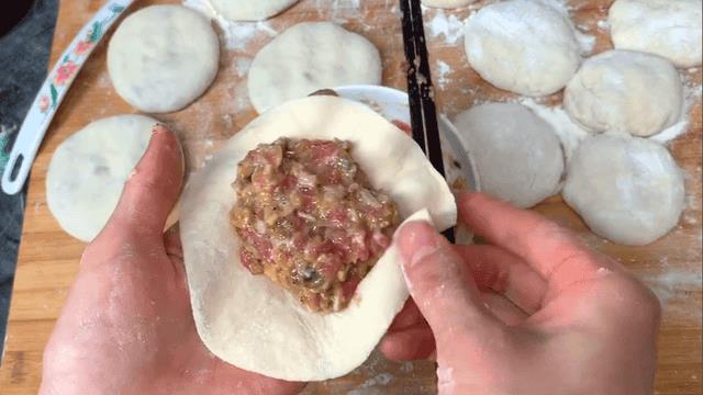 低筋面粉和高筋面粉有什么区别吗(低筋面粉和普通面粉的区别)