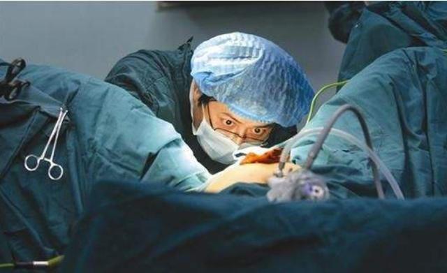 剖腹产很轻松?别想得太简单了,光剖这一步就要剖开7层