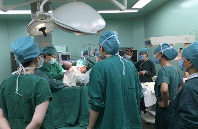 剖腹产很轻松?别想得太简单了,光剖这一步就要剖开7层