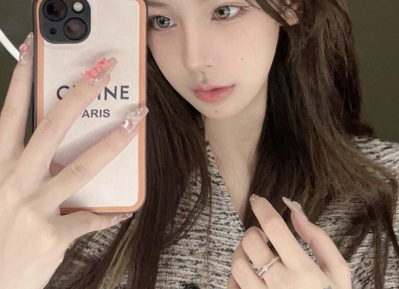 方脸适合什么发型男（方脸的男生适合什么发型）