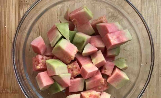 芭乐中间的籽可以吃,芭乐的籽可以吃吗图4