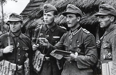 ​库尔兰战役，二战苏德战争战役，18万德军最终唱着军歌投降