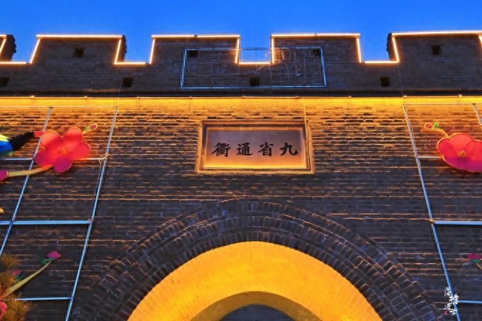 正定古城墙，堪称古城墙建筑的博物馆，夜色好迷人