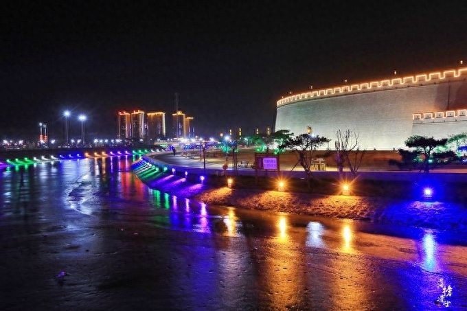 正定古城墙，堪称古城墙建筑的博物馆，夜色好迷人