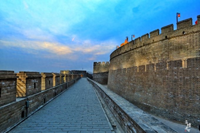 正定古城墙，堪称古城墙建筑的博物馆，夜色好迷人