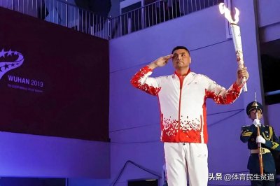 ​十块碎骨成就“战神”，刘玉栋堪称中国篮球典范