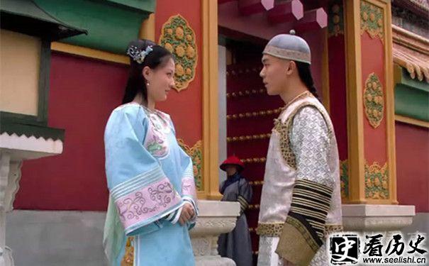 《甄嬛传》玉娆（左）和允禧（右）剧照