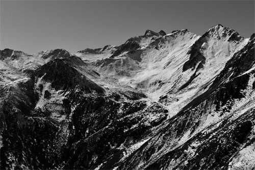 宝兴县夹金山：红军舍命翻越的生死线，如今是驱车自驾的坦途