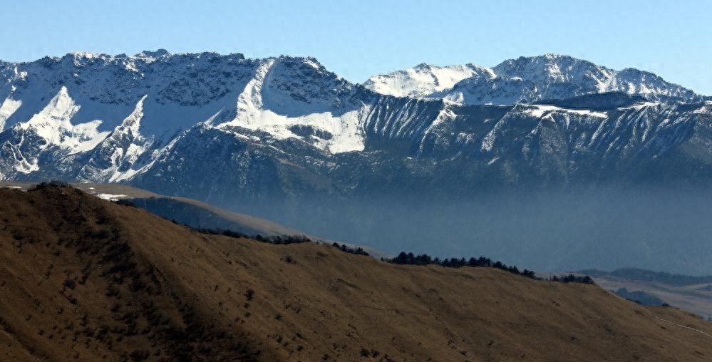 宝兴县夹金山：红军舍命翻越的生死线，如今是驱车自驾的坦途