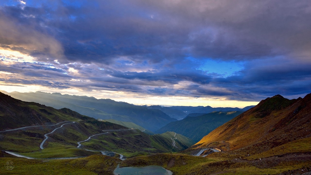 宝兴县夹金山：红军舍命翻越的生死线，如今是驱车自驾的坦途
