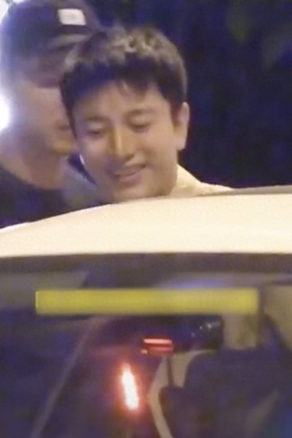 贾乃亮520深夜买醉,别人甜蜜他独醉,疑借酒消愁?