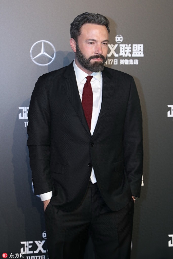 “神奇女侠”盖尔加朵吊带裙露傲人身材,海王长发飘逸似徐锦江