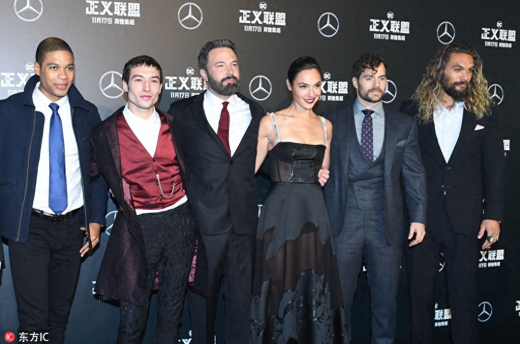 “神奇女侠”盖尔加朵吊带裙露傲人身材,海王长发飘逸似徐锦江