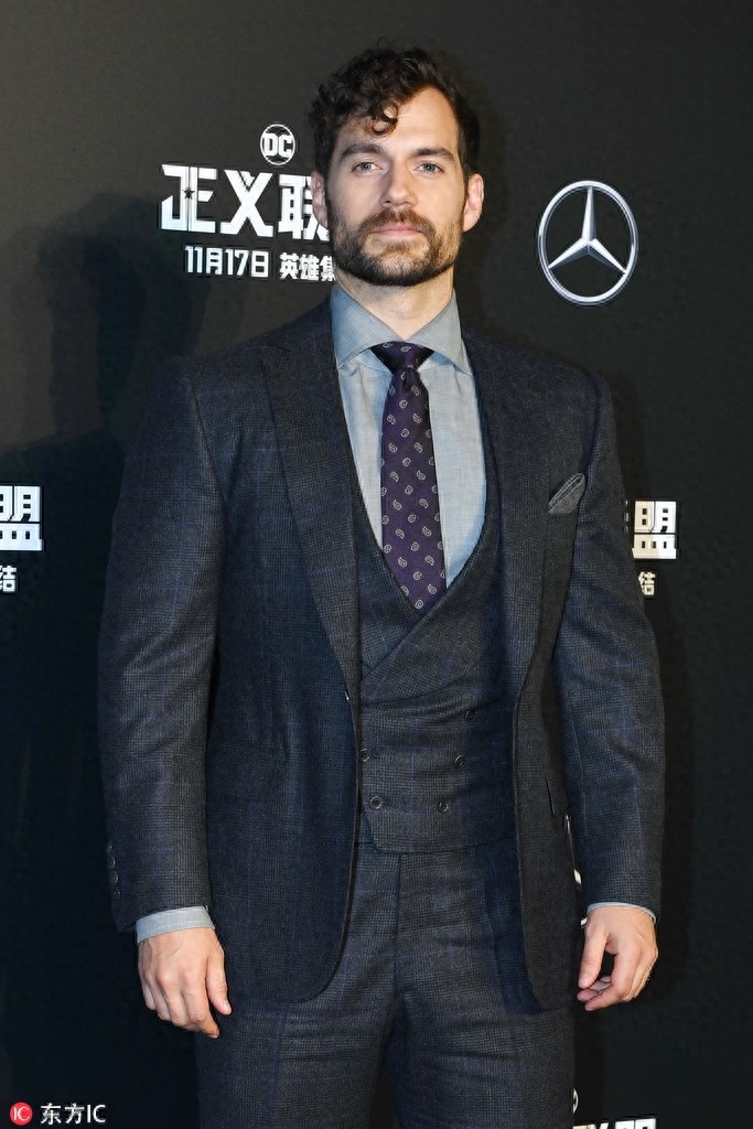 “神奇女侠”盖尔加朵吊带裙露傲人身材,海王长发飘逸似徐锦江